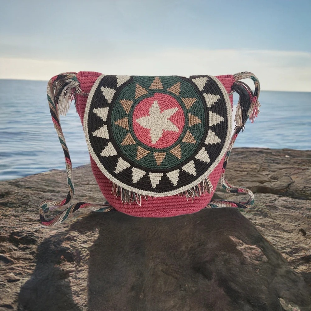 NWT Wuitusu Ezra Medium Handmade Crochet Wayuu Bag with Lid Crossbody Pink‎